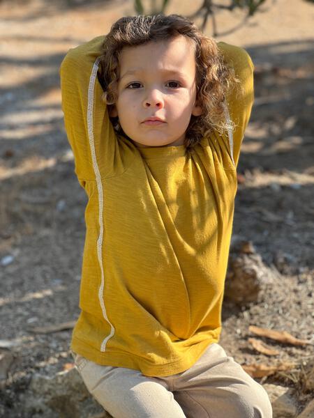 Gold contrast stitch T shirt