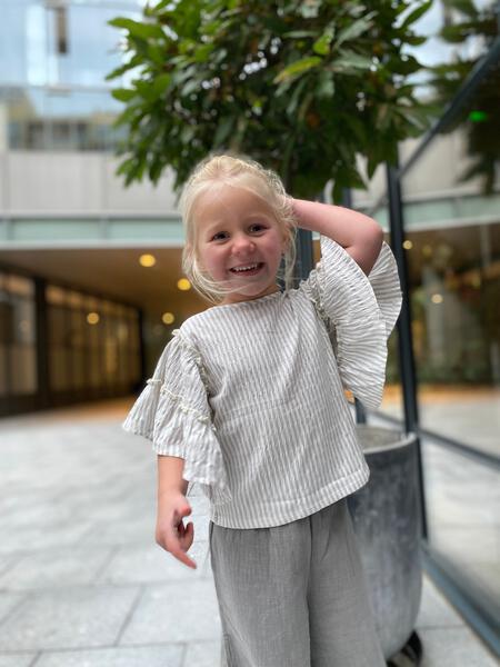 Reykjavik ruffle sleeve blouse